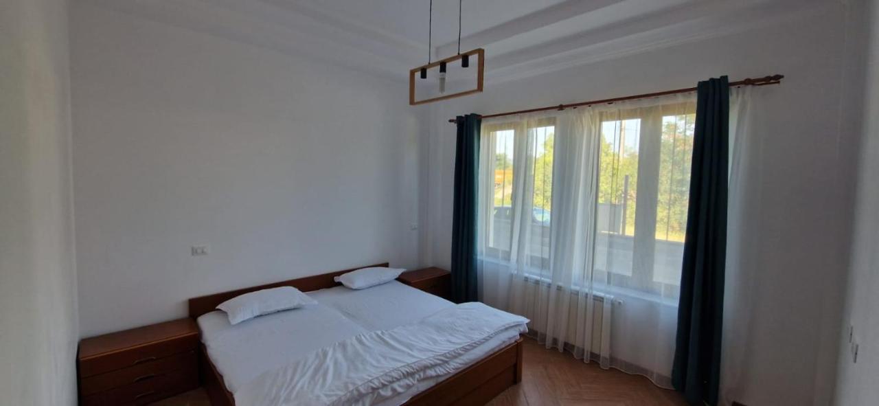 Casa Francesca Lejlighed Comanesti  Eksteriør billede